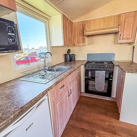 Superb Caravan At Seawick Holiday Park, Sleeps 8 Ref 27202Sw Clacton-on-Sea Ngoại thất bức ảnh