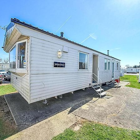 Superb Caravan At Seawick Holiday Park, Sleeps 8 Ref 27202Sw Clacton-on-Sea Ngoại thất bức ảnh
