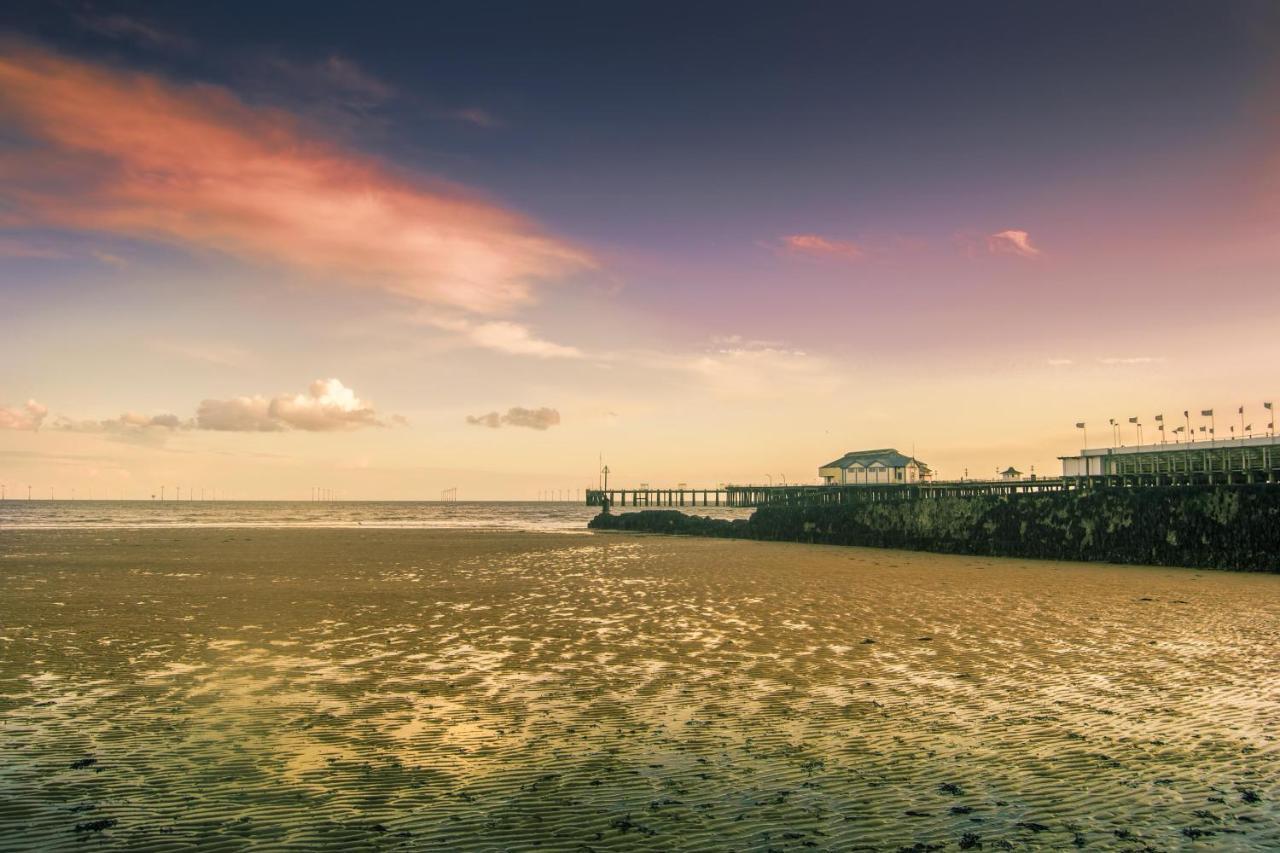 Superb Caravan At Seawick Holiday Park, Sleeps 8 Ref 27202Sw Clacton-on-Sea Ngoại thất bức ảnh